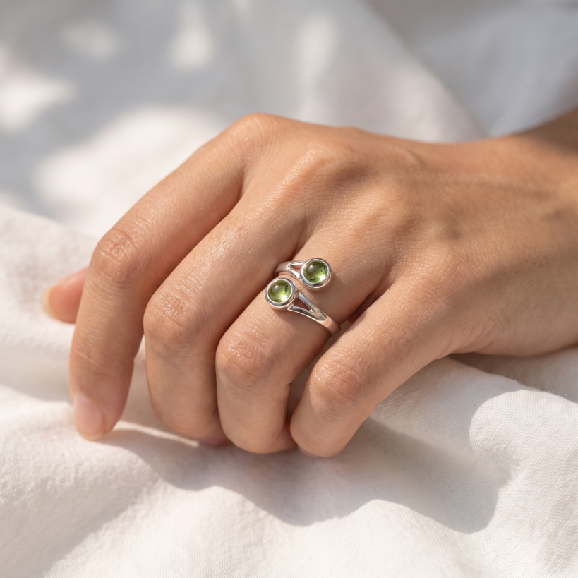 Art Pewter Celtic Birthstone Ring - Silver Plated Pewter - Made in Scotland - August (Peridot)