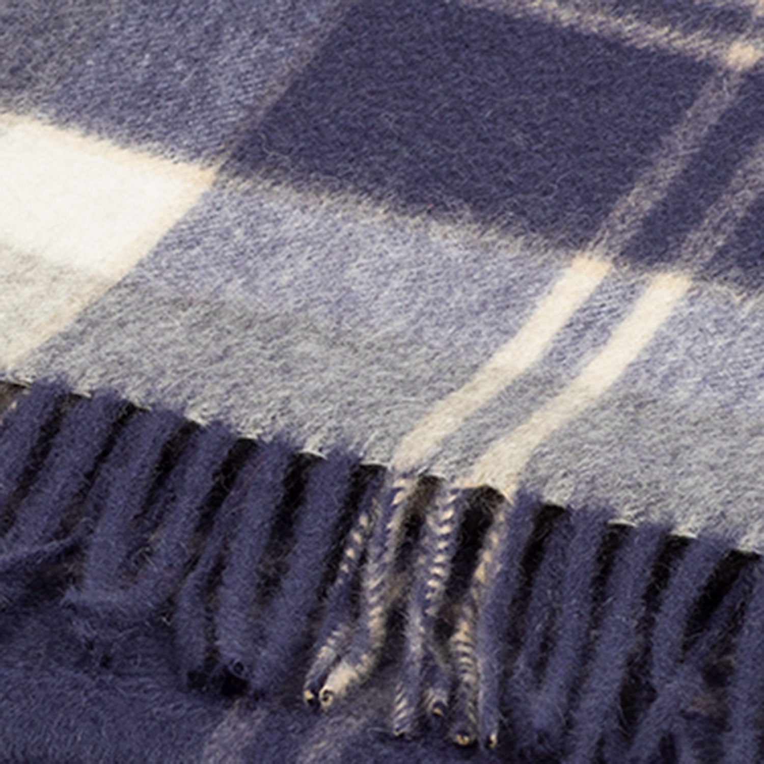 100% Cashmere Wide Tartan Scarf Bannockbane Silver