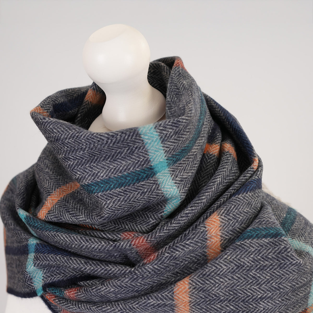 Tartan Weaving Mill 100% Pure Cashmere Scarf – Made in Scotland - FALA NAVY