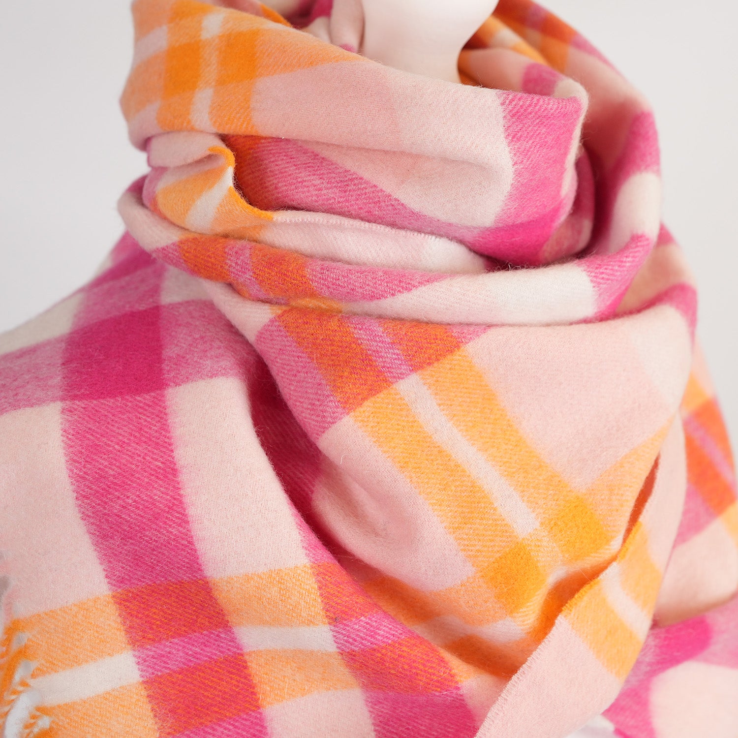 Heritage of Scotland 100% Lambswool Wide Scarf – Scotts Check Pink Mix