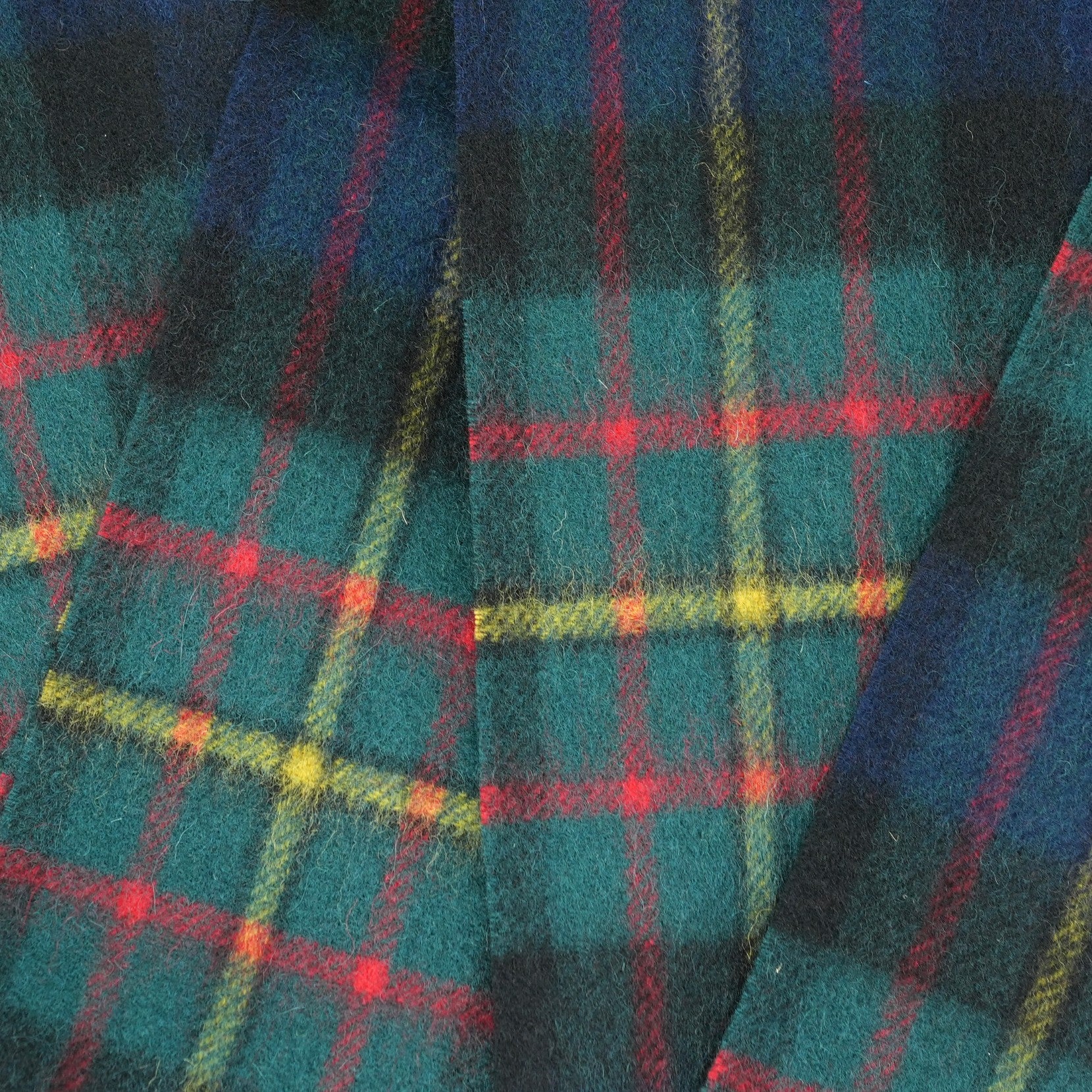 Tartan of Scotland 100% Pure New Wool Clan Scarf - MacLaren